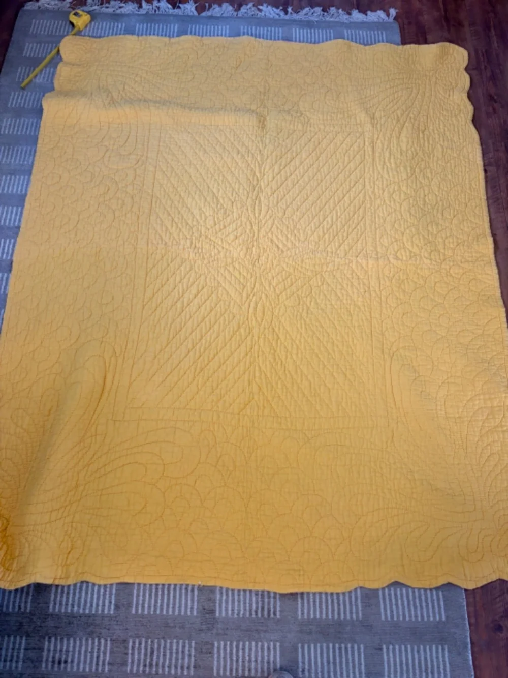 Vintage Reversible Quilt 78x63 Pink Yellow Scalloped Edge